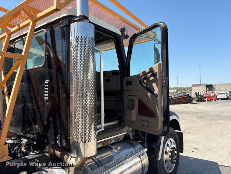 image for item FG2917 2005 International 9900i truck cab and chassis with tree spade  