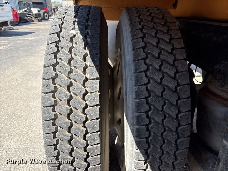 image for item FG2917 2005 International 9900i truck cab and chassis with tree spade  