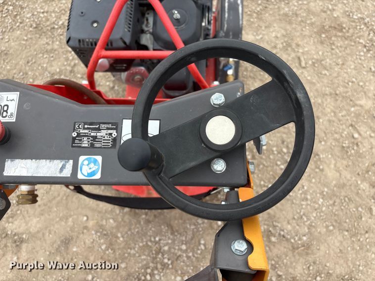 image for item FG2919 2013 Husqvarna FS400LV concrete saw