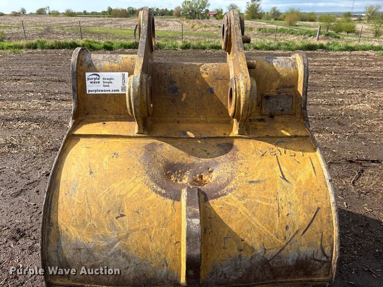 image for item FG2942 Caterpillar 324E excavator bucket