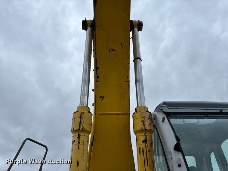 image for item FH7051 2004 Kobelco SK210LC excavator