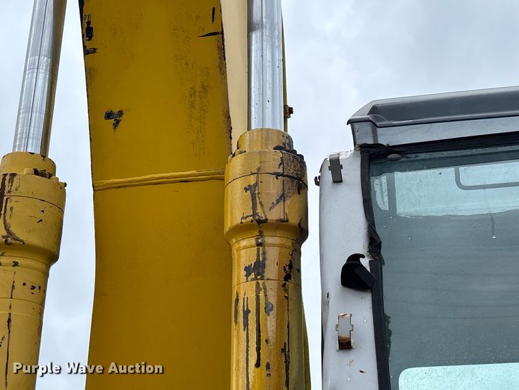 image for item FH7051 2004 Kobelco SK210LC excavator