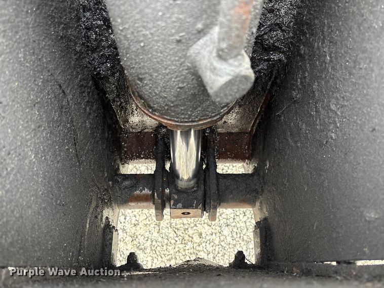 image for item FH7051 2004 Kobelco SK210LC excavator