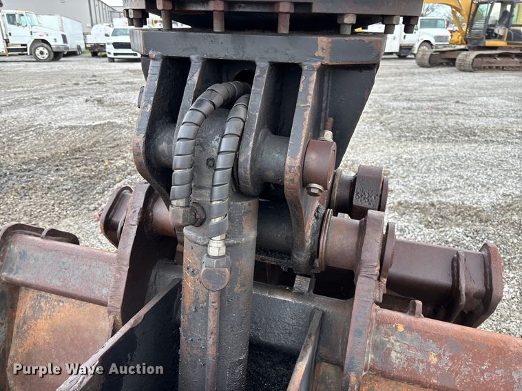 image for item FH7051 2004 Kobelco SK210LC excavator