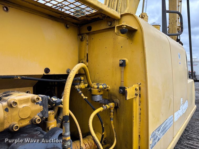 image for item FH7051 2004 Kobelco SK210LC excavator