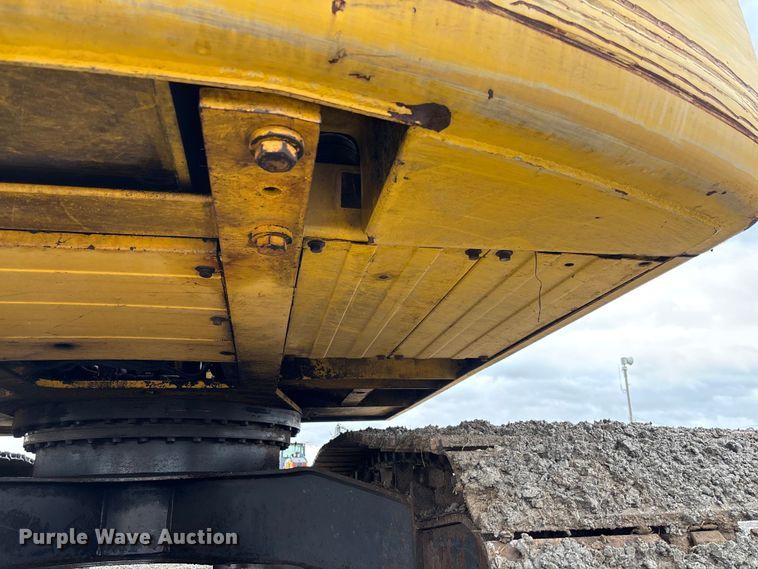 image for item FH7051 2004 Kobelco SK210LC excavator