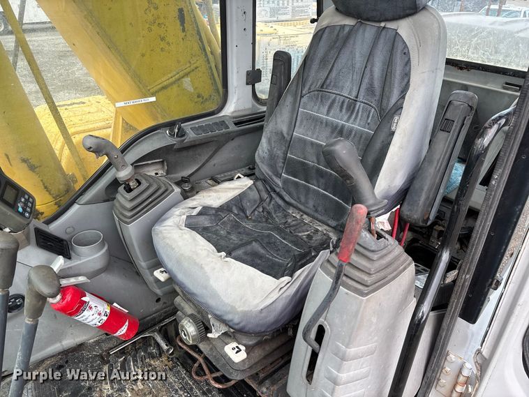 image for item FH7051 2004 Kobelco SK210LC excavator