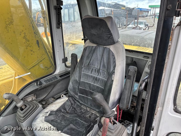 image for item FH7051 2004 Kobelco SK210LC excavator