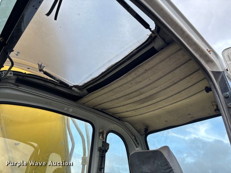 image for item FH7051 2004 Kobelco SK210LC excavator