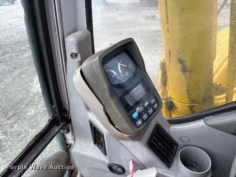 image for item FH7051 2004 Kobelco SK210LC excavator