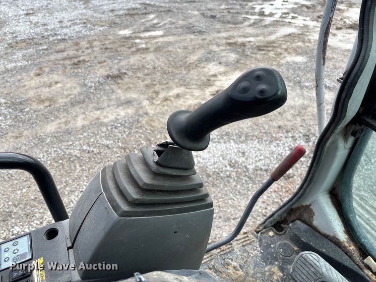 image for item FH7051 2004 Kobelco SK210LC excavator