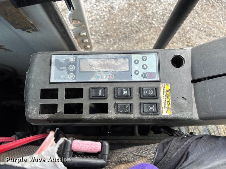 image for item FH7051 2004 Kobelco SK210LC excavator