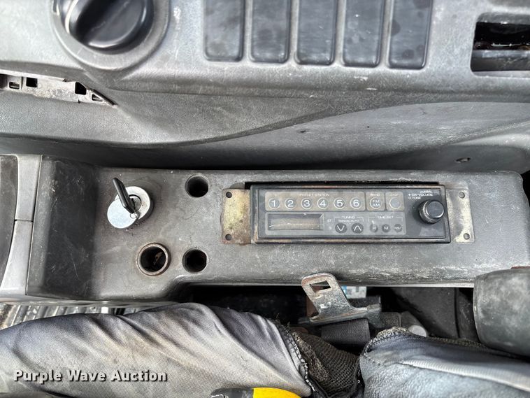 image for item FH7051 2004 Kobelco SK210LC excavator