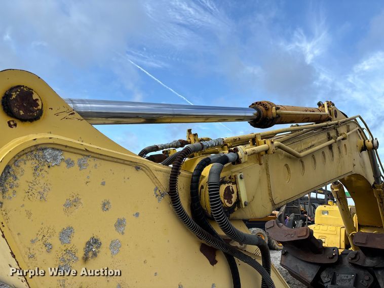 image for item FH7051 2004 Kobelco SK210LC excavator