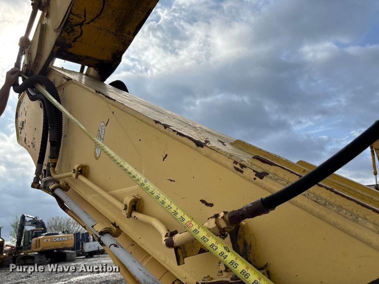 image for item FH7051 2004 Kobelco SK210LC excavator