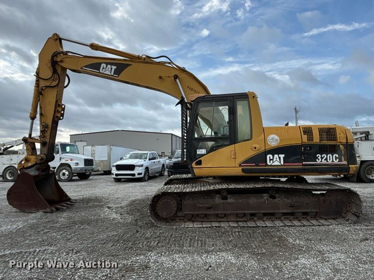 image for item FH7052 2007 Caterpillar 320C L excavator