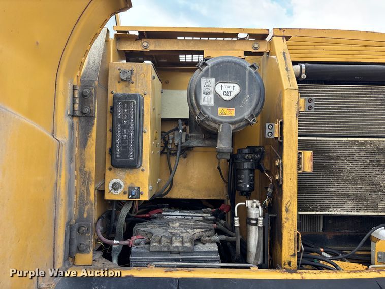 image for item FH7052 2007 Caterpillar 320C L excavator