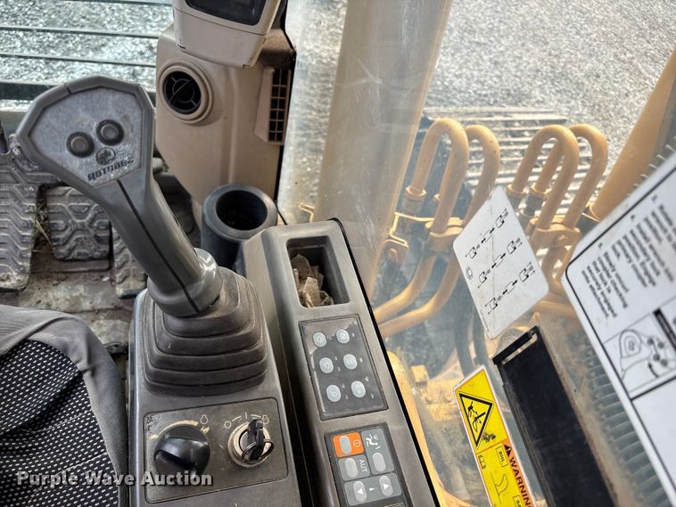 image for item FH7052 2007 Caterpillar 320C L excavator