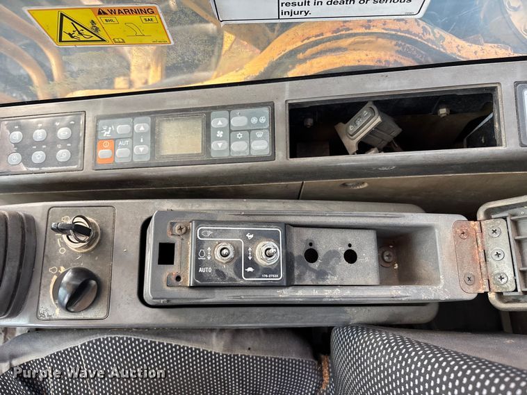 image for item FH7052 2007 Caterpillar 320C L excavator