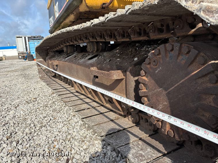 image for item FH7052 2007 Caterpillar 320C L excavator