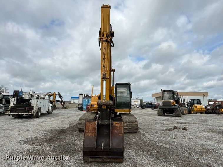 image for item FH7054 2005 John Deere 200C LC excavator