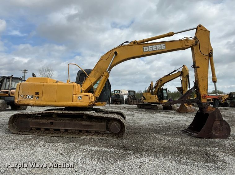 image for item FH7054 2005 John Deere 200C LC excavator