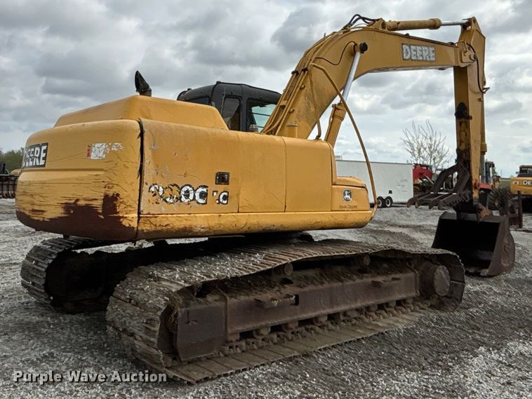 image for item FH7054 2005 John Deere 200C LC excavator