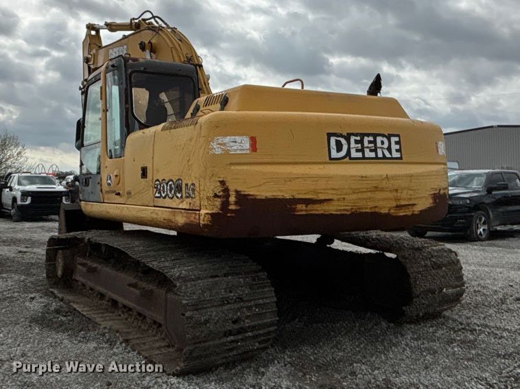 image for item FH7054 2005 John Deere 200C LC excavator