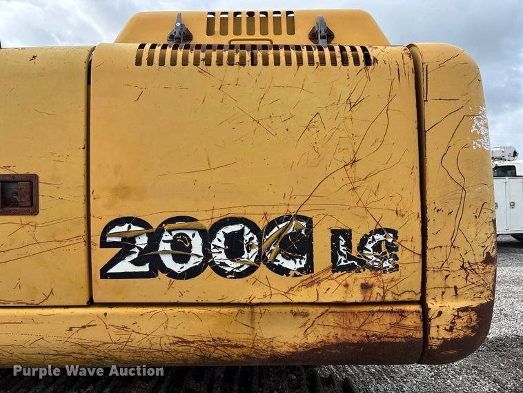 image for item FH7054 2005 John Deere 200C LC excavator