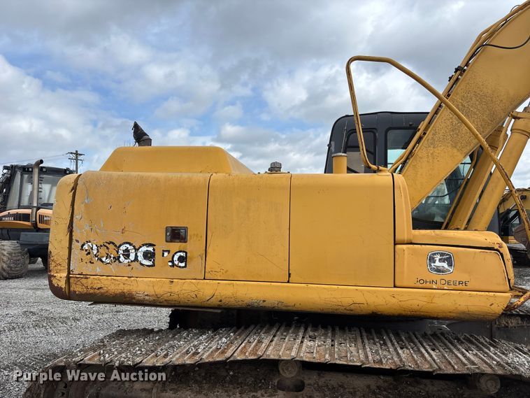 image for item FH7054 2005 John Deere 200C LC excavator