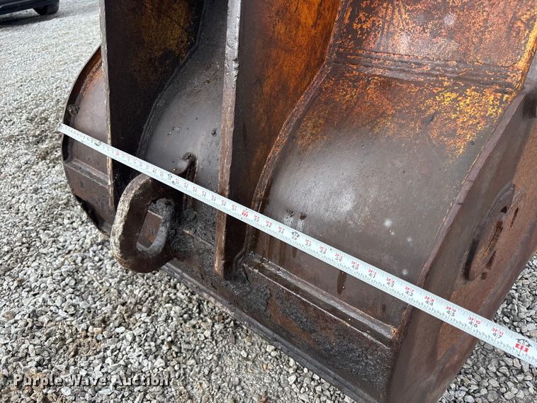 image for item FH7054 2005 John Deere 200C LC excavator