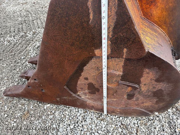 image for item FH7054 2005 John Deere 200C LC excavator