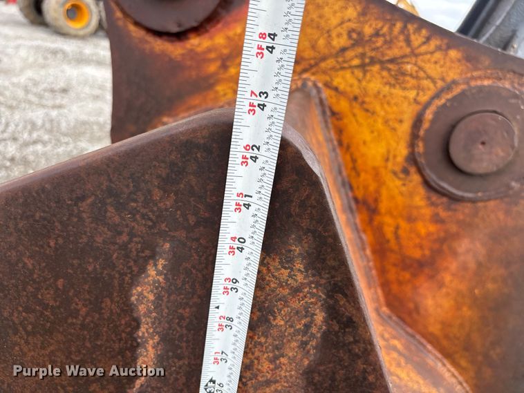 image for item FH7054 2005 John Deere 200C LC excavator