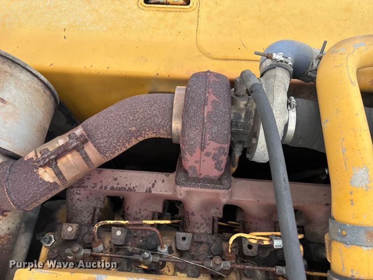 image for item FH7054 2005 John Deere 200C LC excavator