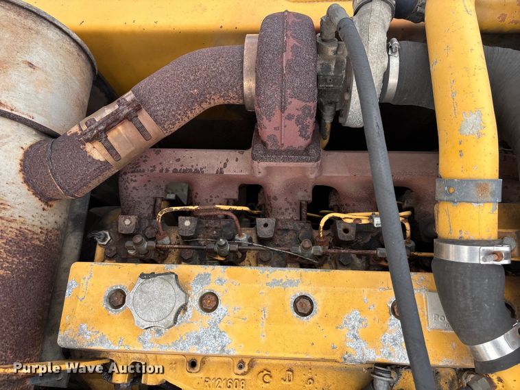 image for item FH7054 2005 John Deere 200C LC excavator