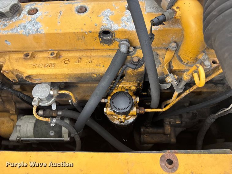 image for item FH7054 2005 John Deere 200C LC excavator