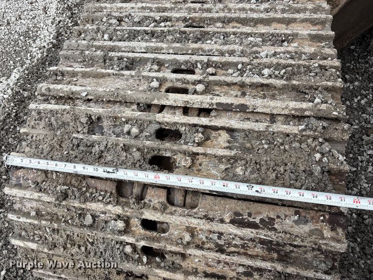 image for item FH7054 2005 John Deere 200C LC excavator