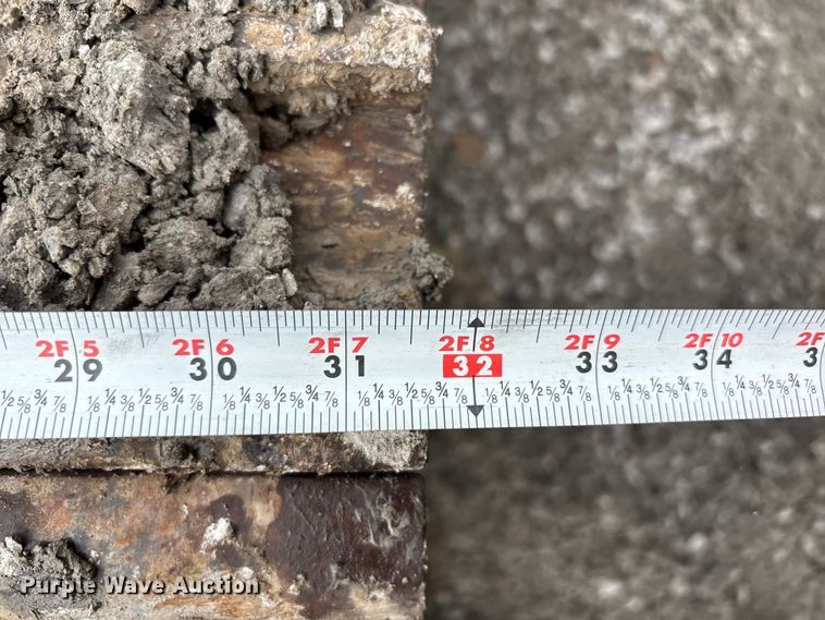 image for item FH7054 2005 John Deere 200C LC excavator