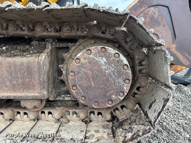 image for item FH7054 2005 John Deere 200C LC excavator