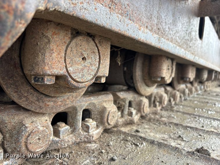 image for item FH7054 2005 John Deere 200C LC excavator