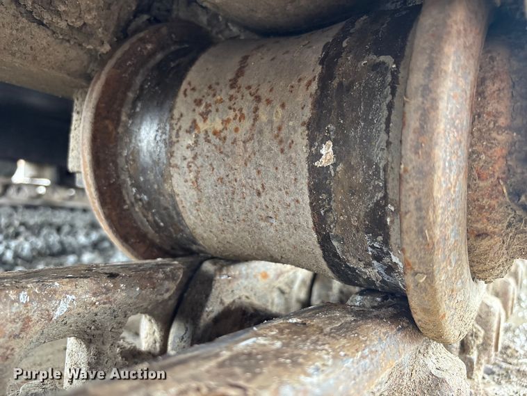 image for item FH7054 2005 John Deere 200C LC excavator