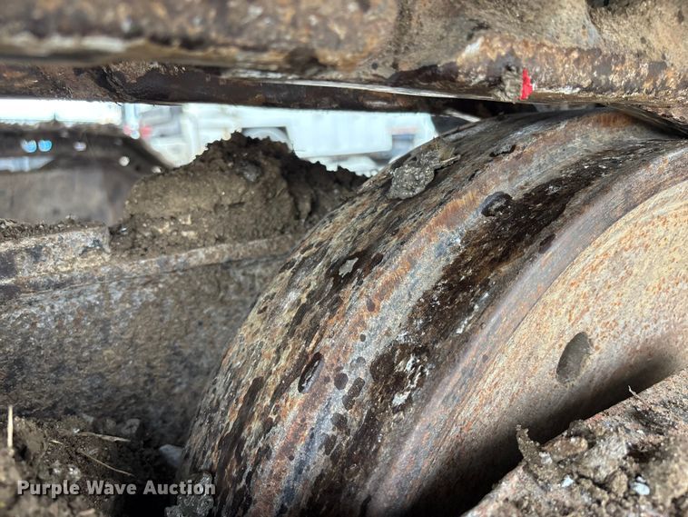 image for item FH7054 2005 John Deere 200C LC excavator