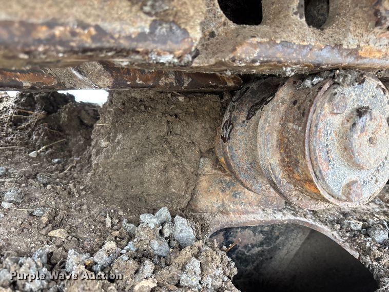 image for item FH7054 2005 John Deere 200C LC excavator