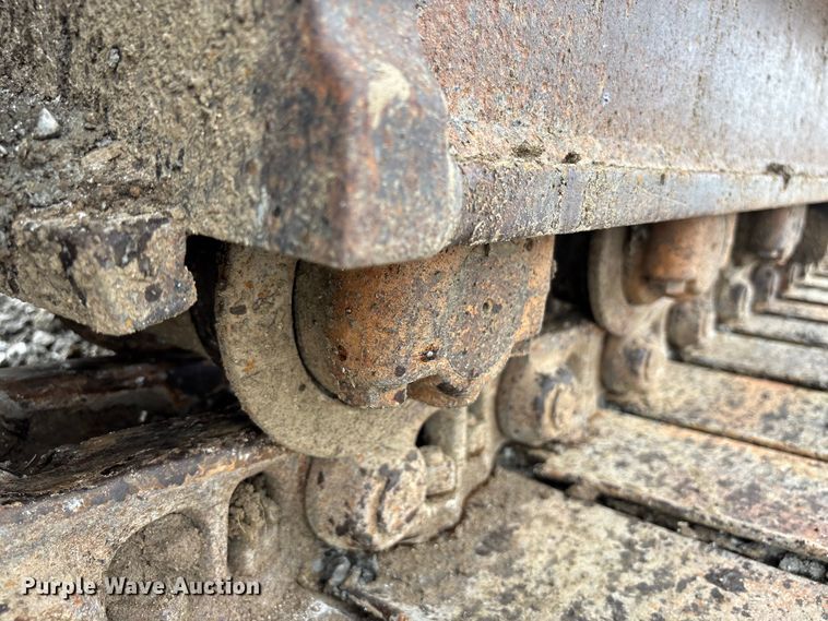 image for item FH7054 2005 John Deere 200C LC excavator