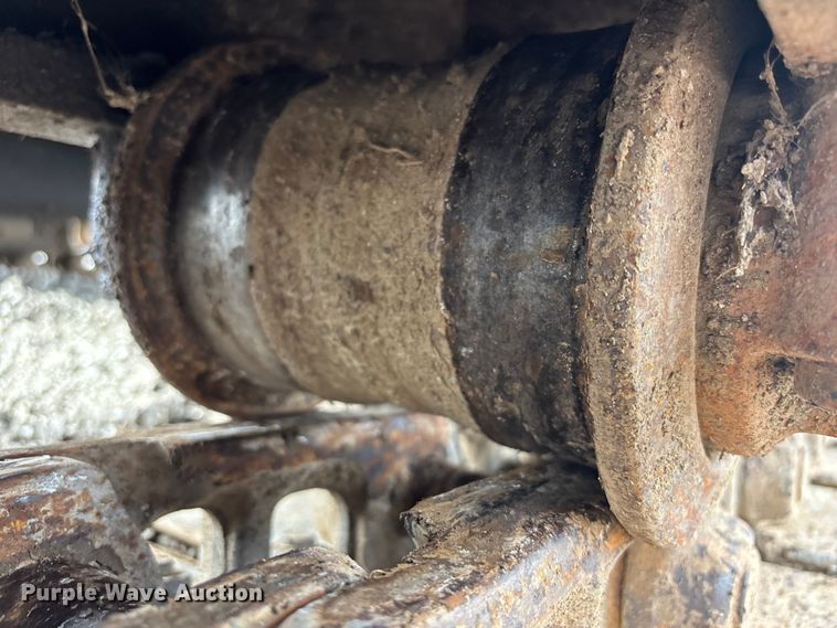 image for item FH7054 2005 John Deere 200C LC excavator