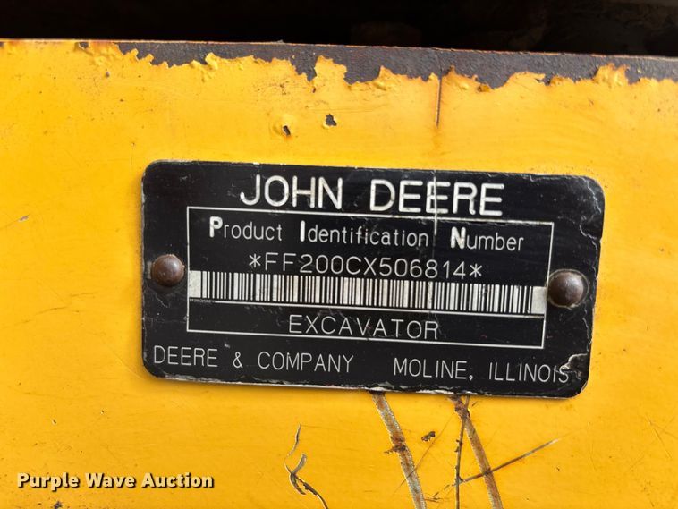 image for item FH7054 2005 John Deere 200C LC excavator