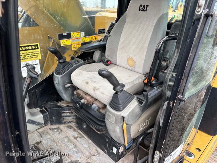 image for item FH7055 2010 Caterpillar 321D LCR excavator