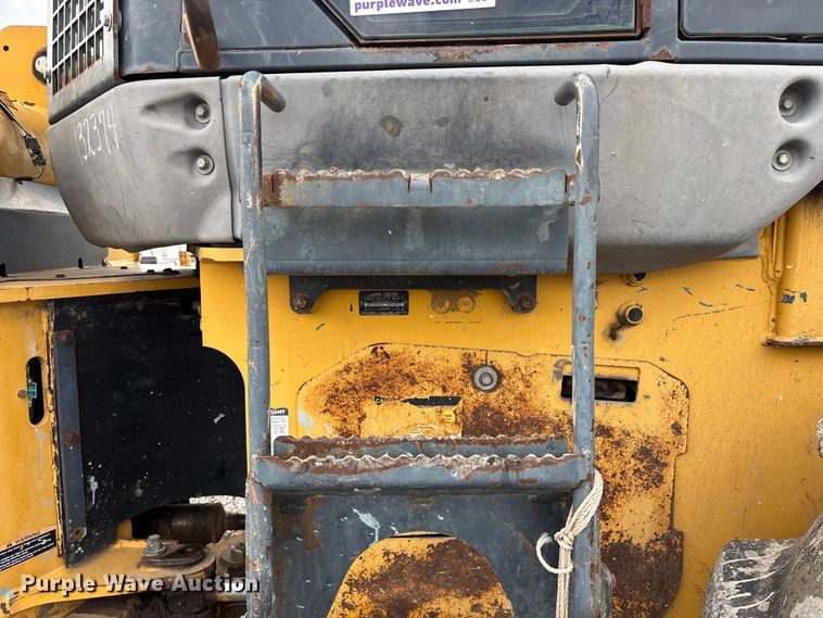 image for item FH7056 2006 John Deere 644J wheel loader