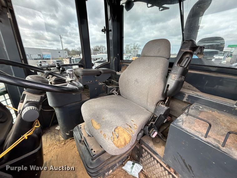 image for item FH7056 2006 John Deere 644J wheel loader