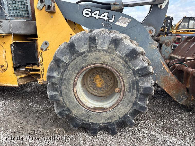 image for item FH7056 2006 John Deere 644J wheel loader